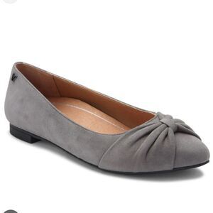 Vionic Gramercy Ballet Womens Size 9.5 Flat Gray Suede Bow Pointed Flat
